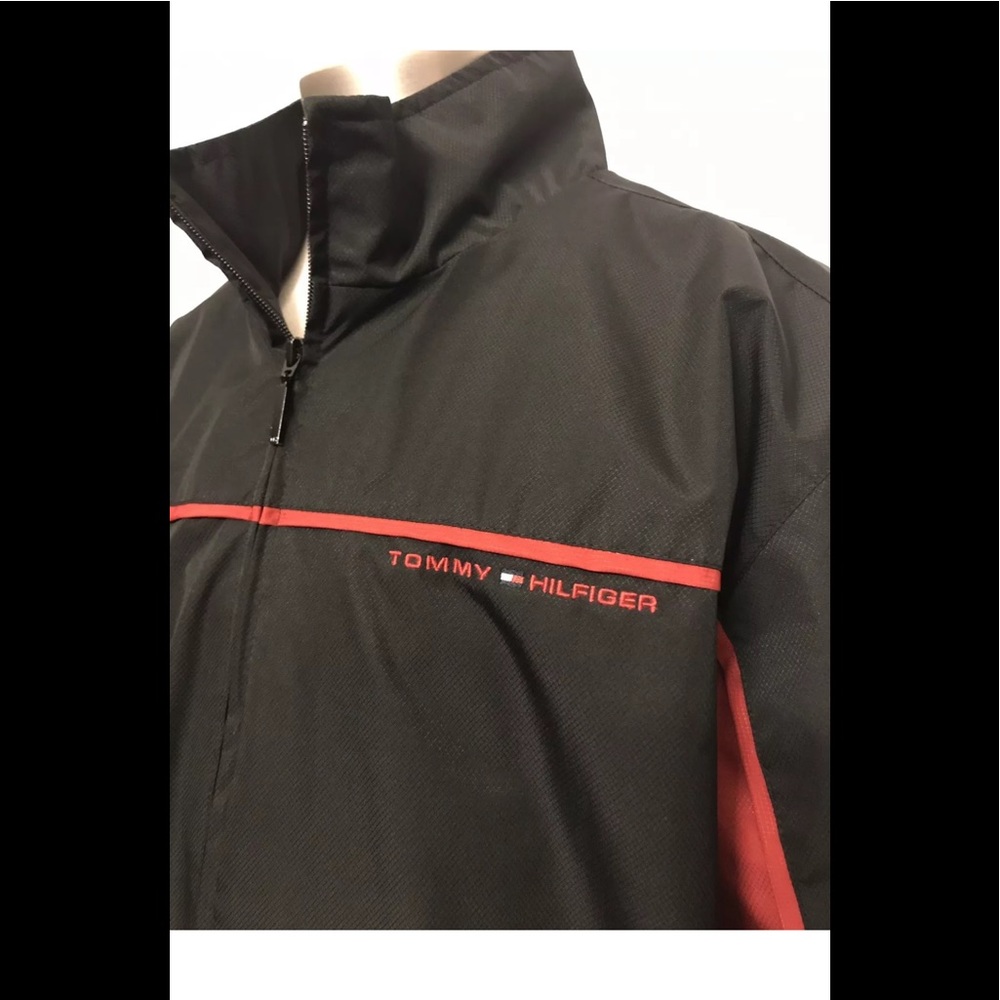 NWOT

TOMMY HILFIGER WINDBREAKER